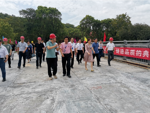 市政要聞 | 湖南工商大學(xué)黨委書記陳曉紅院士、長(zhǎng)沙市公共工程建設(shè)中心總工劉學(xué)武帶隊(duì)赴湖南工商大學(xué)跨桐梓坡路過街天橋項(xiàng)目考察調(diào)研